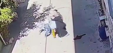 Bursa'da kad�nlar deh�et sa�t�! Kuca��nda �ocu�u olan anneyi tekme tokat d�vd�ler