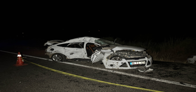 U�ak'ta t�rla �arp��an otomobildeki 1 ki�i �ld�, 1 ki�i yaraland�