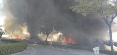 Geri d�n���m fabrikas� alevlere teslim oldu