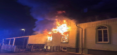 �sve�'te cami yang�n�: Kundaklama ��phesiyle soru�turma ba�lat�ld�