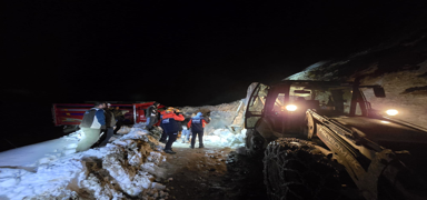 Rize'de ��� facias�! Mahsur kalanlar kurtar�ld�