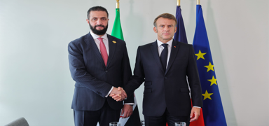Suriye Devlet Ba�kan� e�-�ara, Fransa Cumhurba�kan� Macron ile g�r��t�