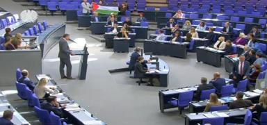 Alman meclisinde Gazze'ye destek: Filistin bayra atlar