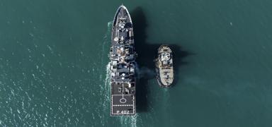 Kresel Sumud Filosu'na sava gemili koruma