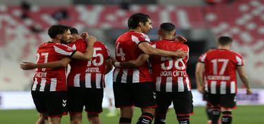 Sivasspor evinde 5 golle kazand�