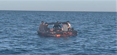 Yunanistan g��menleri �l�me terk etti