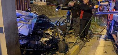 Feci kaza! Otomobil hurda y���n�na d�nd�: 2 �l�