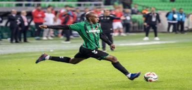 Sakaryaspor 7 yabanc�yla oynad�, h�kmen ma�lubiyet g�ndemde