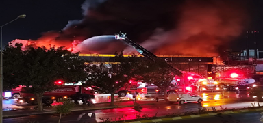 �anl�urfa'da korkutan yang�n: ��yeri alevlere teslim oldu