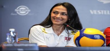 Simge Ak�z: Eczac�ba�� her zaman b�y�k hedeflerin kul�b�d�r