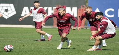 Galatasaray'da derbi mesaisi ba�lad�