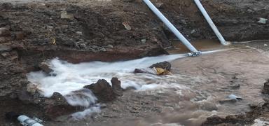 �sale hatt� patlad�, cadde g�le d�nd�: Tekirda�'da tonlarca litre su bo�a akt�