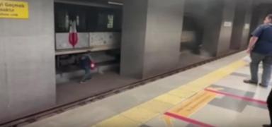 Mahmutbey metrosunda yang�n! Yolcular tahliye edildi