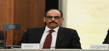 M�T Ba�kan� �brahim Kal�n'dan 'Heidegger'in Kul�besine Yolculuk' kitab�