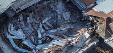 Ka�ak kat sonlar� oldu! Okul facias�nda �l� say�s� art�yor