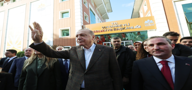 Cumhurba�kan� Erdo�an, Sultanbeyli Belediyesi'ni ziyaret etti