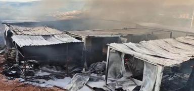 40 i��inin kald��� konteynerlerde korkutan yang�n