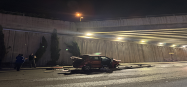 Kontrolden ��kan otomobil k�pr�den alt yola d��t�