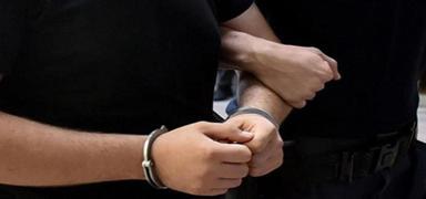 Polis k�l���na giren kurye g�zalt�nda