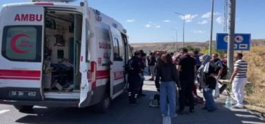 Sivas'ta kazada �l�mden d�n�ld�: 10 yaral�...