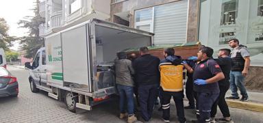 Tadilat yaparken usta asans�r bo�lu�una d��en usta hayat�n� kaybetti