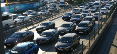 �stanbul'da pazartesi trafi�i: Yo�unluk y�zde 72'ye ��kt�