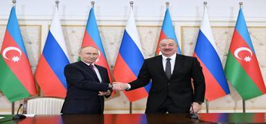 Aliyev, Putin'in do�um g�n�n� kutlad�
