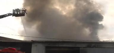 �stanbul Ata�ehir'de bir fabrikada yang�n ��kt�