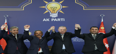 7 Belediye Ba�kan� AK Parti'ye ge�ti