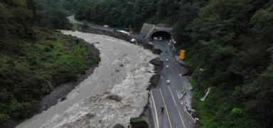 Rize Valisi Bayda�: 36 saatte metrekareye 355 kilogram�n �zerinde ya��� d��t�