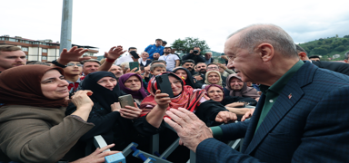 Cumhurba�kan� Erdo�an cuma namaz�n� G�neysu Merkez Camii'nde k�ld�