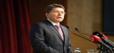 �nfaz koruma memurlar�na sald�r�... Bakan Tun�'tan ge�mi� olsun mesaj�