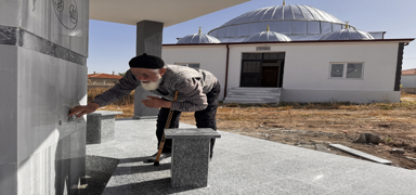 �ocuklar�na k�zd�, cami yapt�rd�