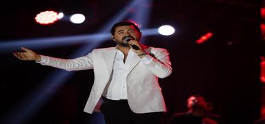 Diyarbak�r K�lt�r Yolu Festivali'nin a��l���n� Serkan Kaya yapt�!