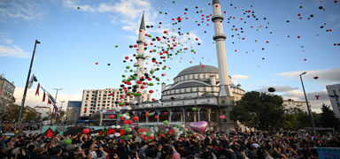 �stanbul'da balonlar Gazze'deki k�z �ocuklar� i�in g�ky�z�ne b�rak�ld�