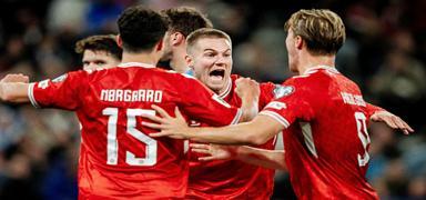 Danimarka, Yunanistan'� devirdi