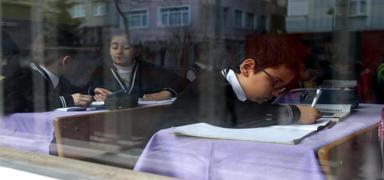 Okul k�yafeti uygulamas� veliler ve ��retmenlerden tam not ald�