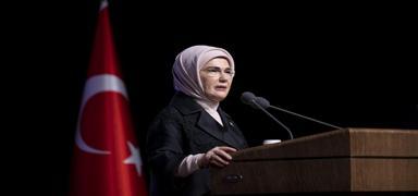 Sfr Atk Forumu'nda adres stanbul... Emine Erdoan: Trkiye'nin kararll dnyaya tanacak