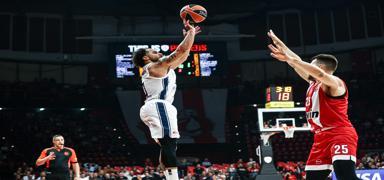 Anadolu Efes, Atina'da kazand�