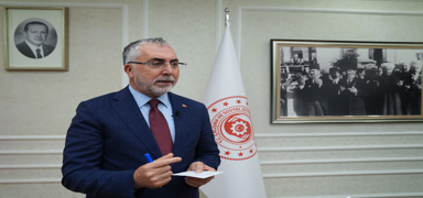 Bakan I��khan a��klad�: 2028'e kadar 1 milyon �niversiteliye i� f�rsat�