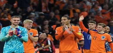 Marco van Basten'den Van Dijk'a liderlik ele�tirisi!