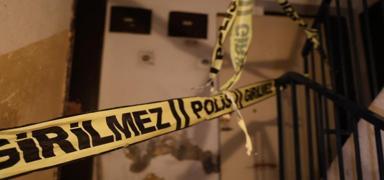 Annesinin cesediyle 1 ay ya�ad�