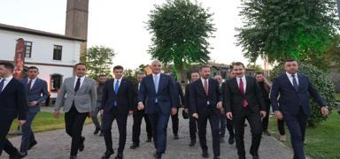 Medeniyetler Korosu'ndan Diyarbak�r'da karde�lik mesaj�