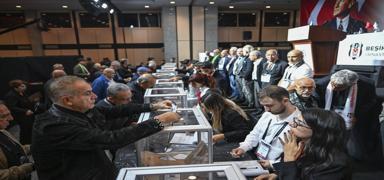 Be�ikta�'ta divan ba�kan� adaylar� oylar�n� kulland�