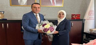 D�zce Milli E�itim M�d�rl���'ne yeni isim... G�l�en �zer g�reve ba�lad�