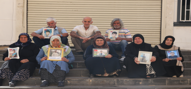 Diyarbak�r annelerinin n�beti 2241'inci g�n�nde! Cumhurba�kan� Erdo�an ve Bah�eli'ye te�ekk�r ettiler