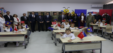 Mehmet�ik'ten Kosova'daki ilkokula teknolojik malzeme deste�i