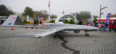 Edirne'de halk Bayraktar TB2'ye hayran kald�: Bu konuda �srail'i ge�mi� olman�n sevinci var i�imde