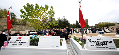TUSA� �ehitleri mezarlar� ba��nda an�ld�