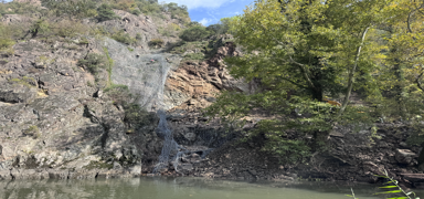 Heyelan demir yolunu kapatt�! Valilik, tren seferlerinin durduruldu�unu bildirdi